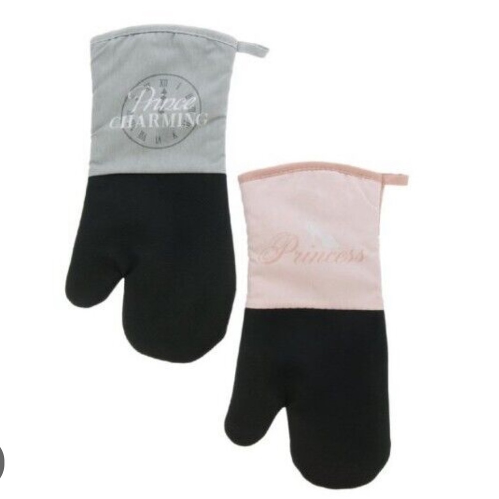 NWT DISNEY CINDERELLA AND PRINCE CHARMING OVERSIZED OVEN MITTS